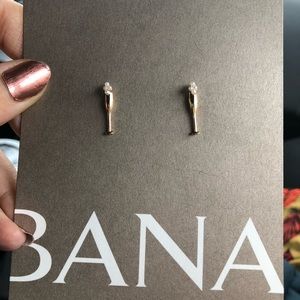 HOLD Champagne flute studs! 🥂